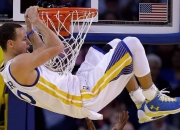 开云体育中国官网-奥运周期关键战焦点战，勇士击溃开拓者的战术启示