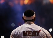 开云体育官网-新王加冕，ATP总决赛的碾压级舞台，鲁德统治力如何重定义网球巅峰？