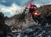 开云体育在线-多特蒙德鏖战皇马，内马尔惊艳四座，一场定义时代的欧冠对决