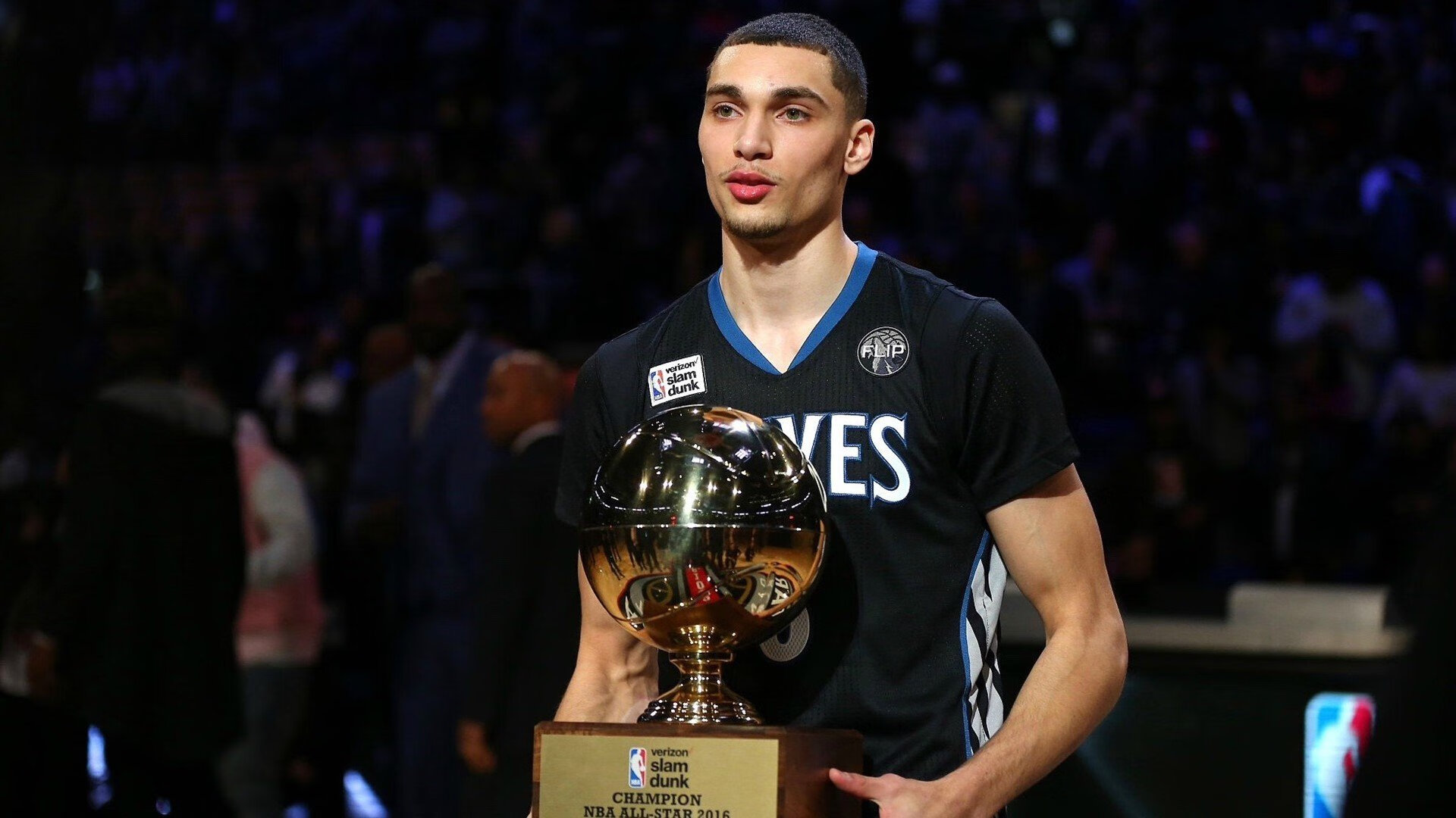 小贾伦关键回合不手软，76人粉碎山西队，一场定义季后赛强度的对决