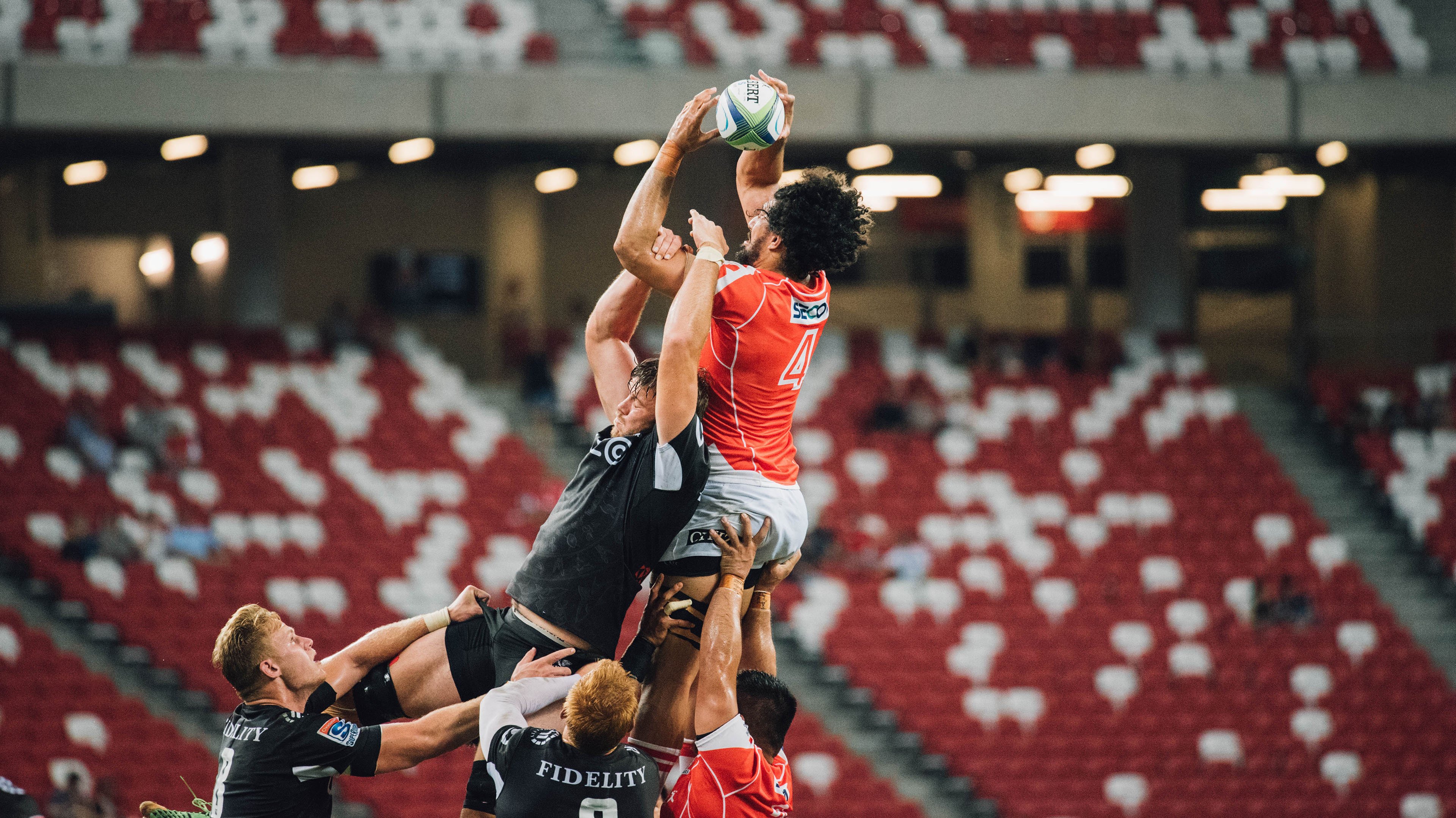 赛道与绿茵的交响，基耶萨之夜，F1揭幕战的双重奏